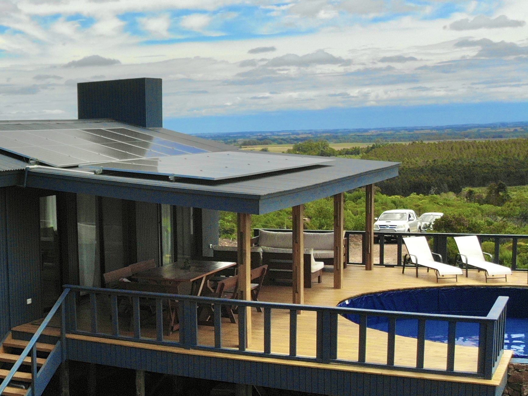 Casa de madera en entorno natural